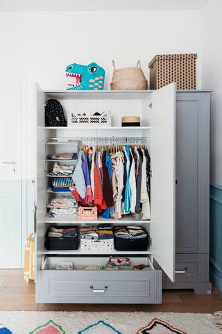 3-door wardrobe INES Neutral grey | Ona's furniture - kids room furniture