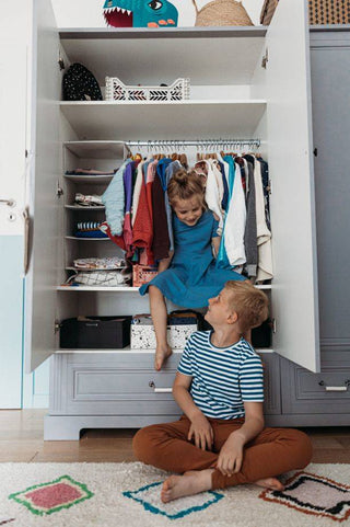 3-door wardrobe INES Neutral grey | Ona's furniture - kids room furniture